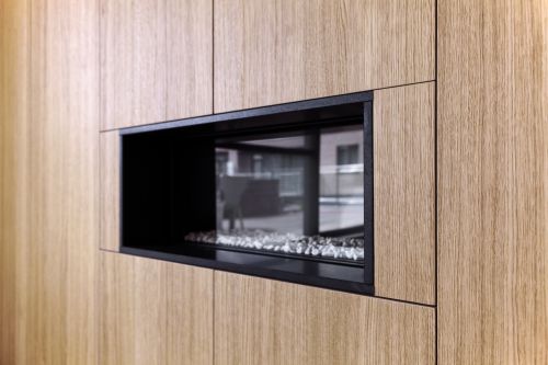 Kastenwand met ingebouwde gashaard door Maku Interieur