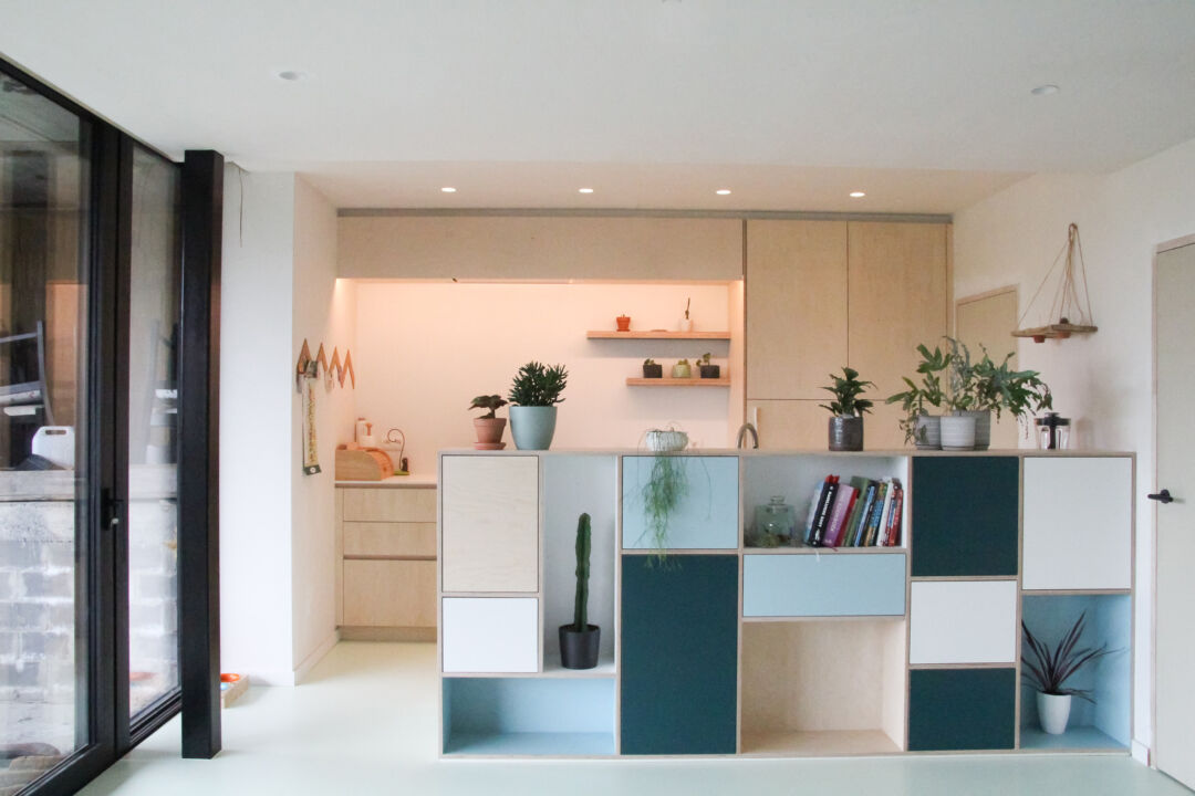 Multiplex keuken met kleurrijke laminaat