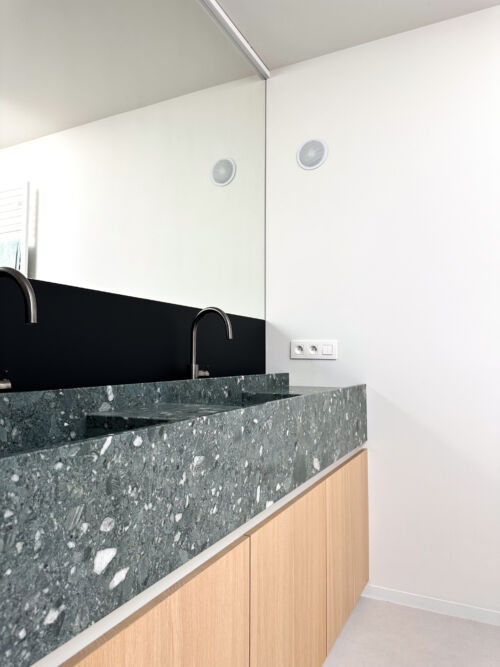 Groene terrazzo wastafel