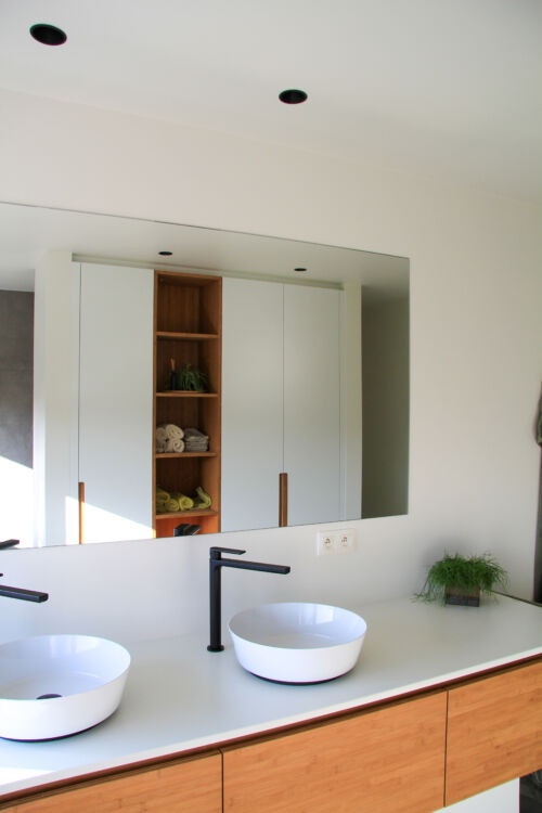 Badkamer wit en bamboe