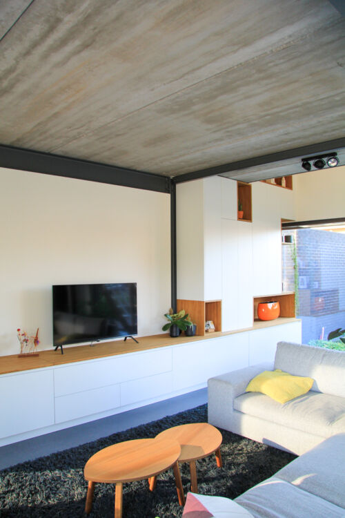Witte fronten met bamboe accent